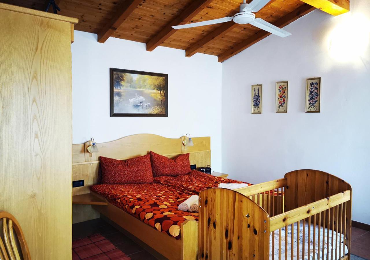 Casa Rustica Con Giardino Villa Caprino Veronese Exterior photo